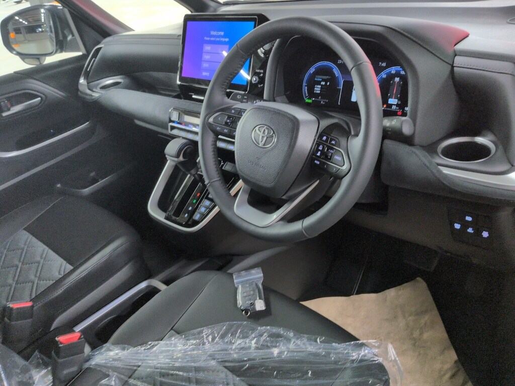 2026 TOYOTA VOXY HYBRID S-Z photo 3
