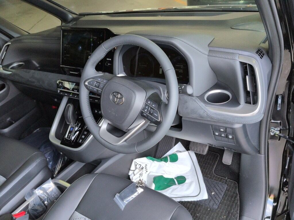 2026 TOYOTA VOXY HYBRID S-Z photo 3