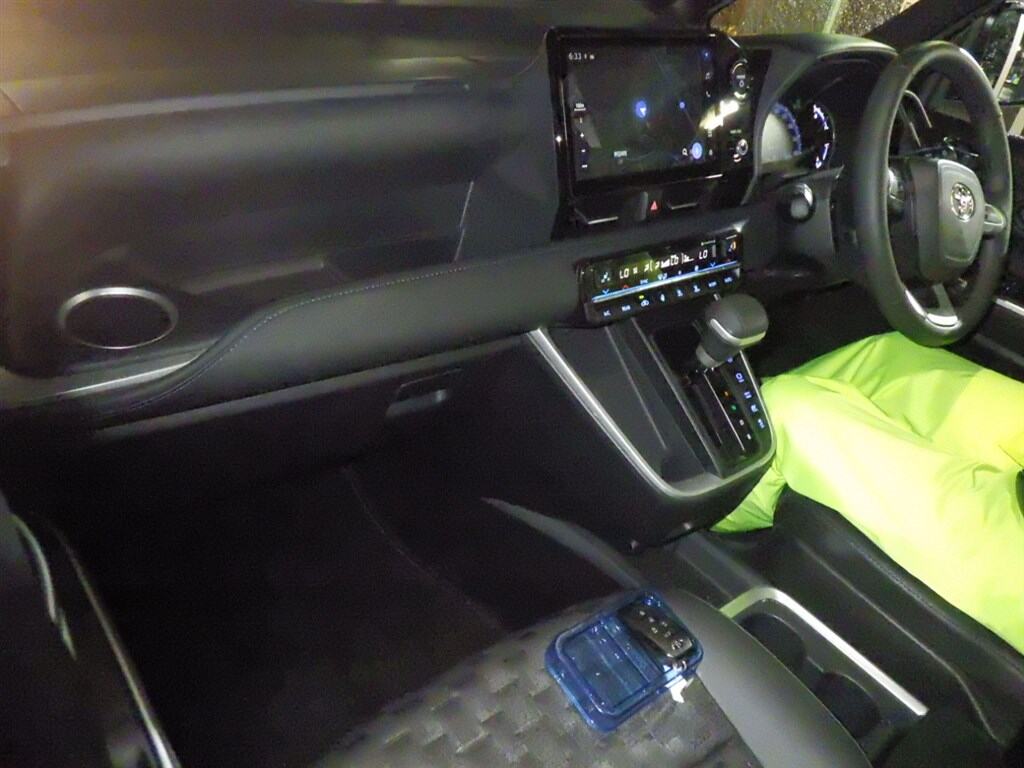 2024 TOYOTA VOXY HYBRID S-Z photo 3