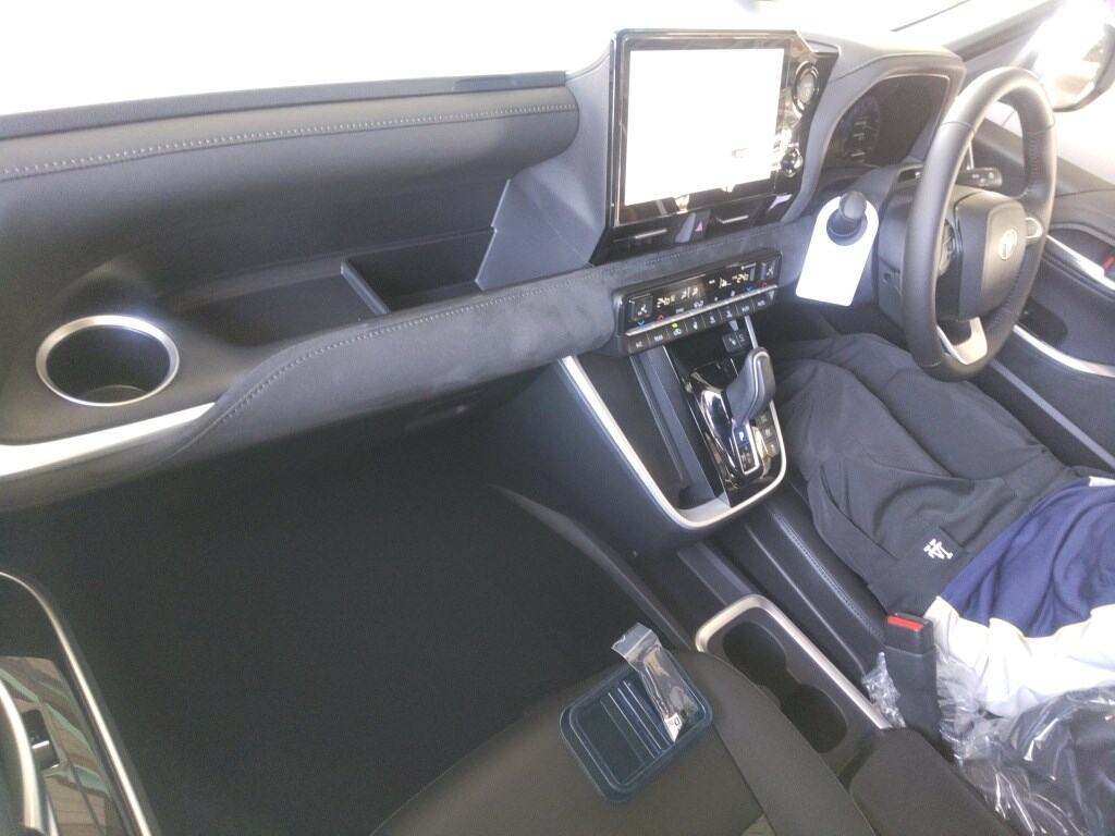 2026 TOYOTA VOXY HYBRID S-Z photo 3