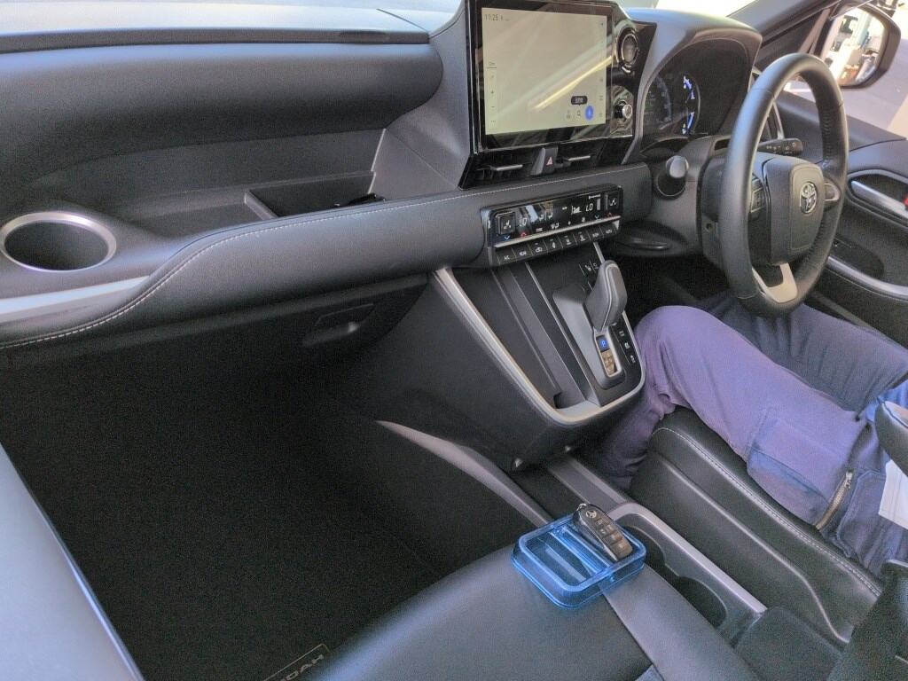2023 TOYOTA NOAH HYBRID S-Z photo 3