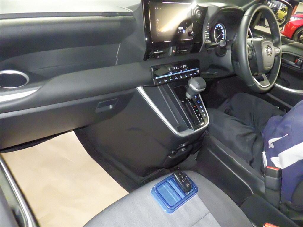 2026 TOYOTA VOXY HYBRID S-G photo 3