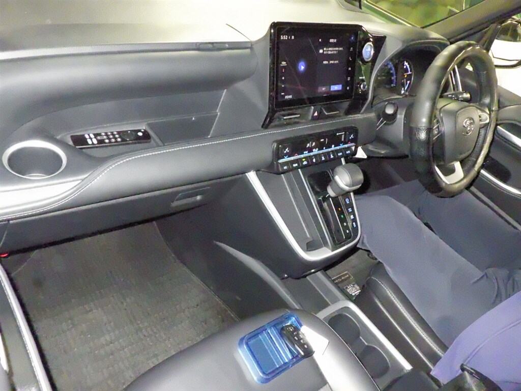 2024 TOYOTA NOAH HYBRID S-Z photo 3