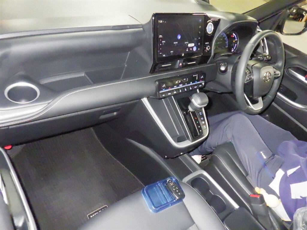 2022 TOYOTA NOAH HYBRID S-Z photo 5