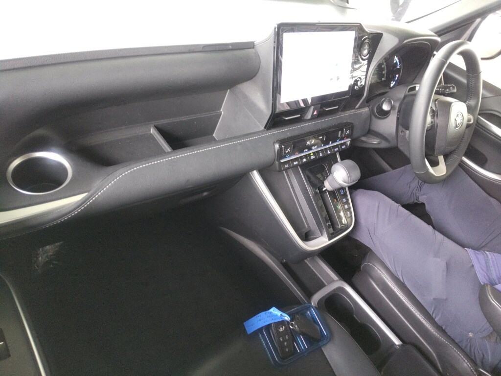 2024 TOYOTA NOAH HYBRID S-Z photo 3