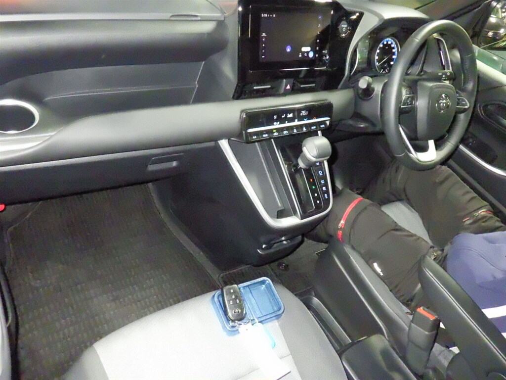 2026 TOYOTA VOXY HYBRID S-G photo 3