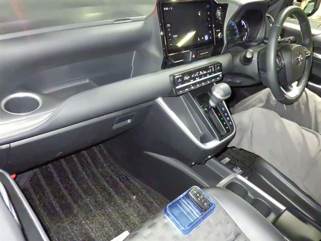 2023 TOYOTA VOXY HYBRID S-Z photo 3