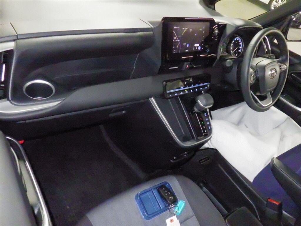 2026 TOYOTA VOXY HYBRID S-G photo 3