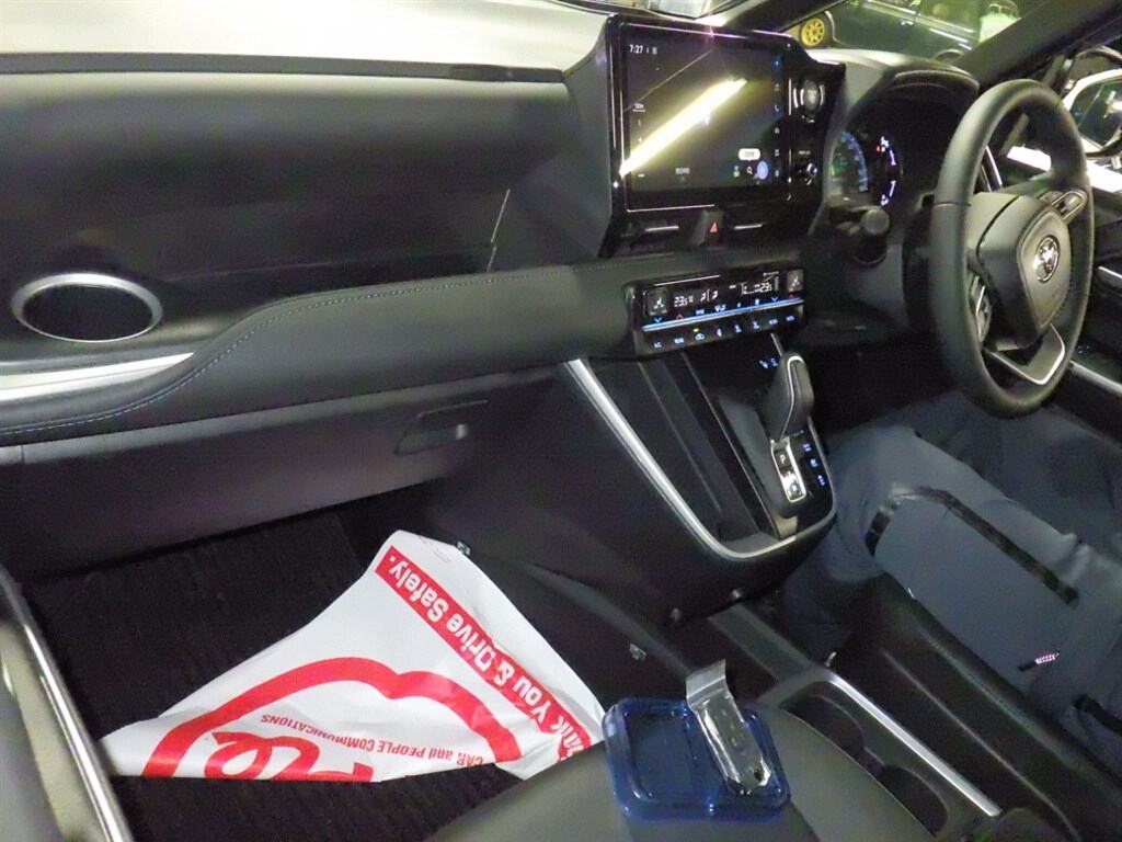 2026 TOYOTA VOXY HYBRID S-Z photo 3