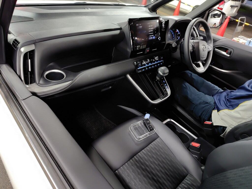 2024 TOYOTA NOAH HYBRID S-Z photo 3