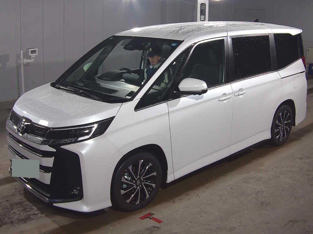 2026 TOYOTA NOAH HYBRID S-Z photo 4