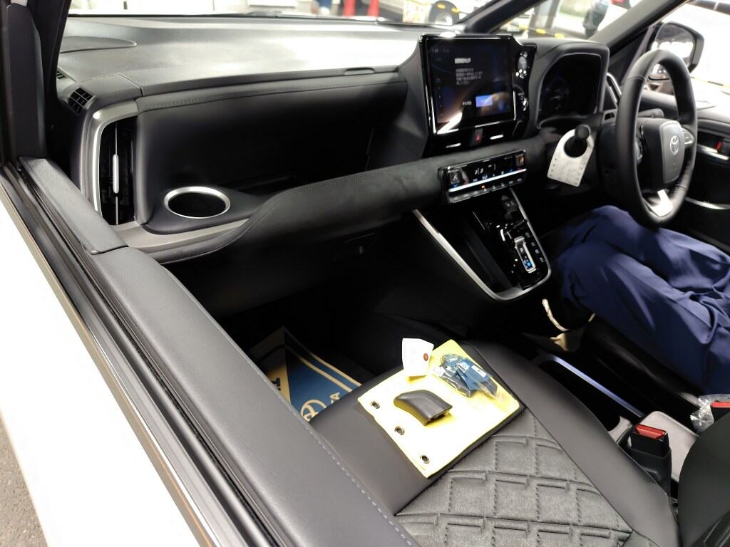 2026 TOYOTA VOXY HYBRID S-Z photo 3