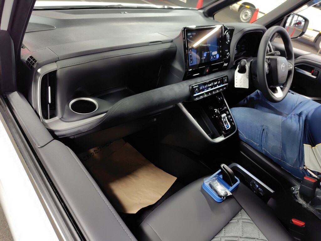 2026 TOYOTA VOXY HYBRID S-Z photo 3
