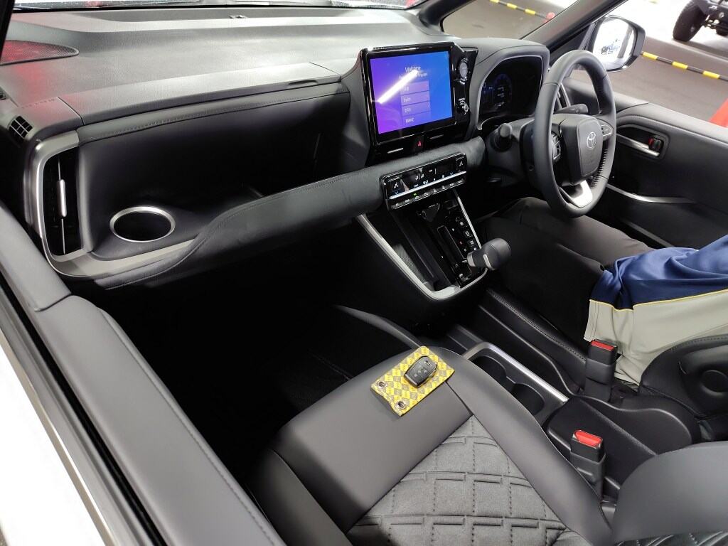 2026 TOYOTA VOXY HYBRID S-Z photo 3