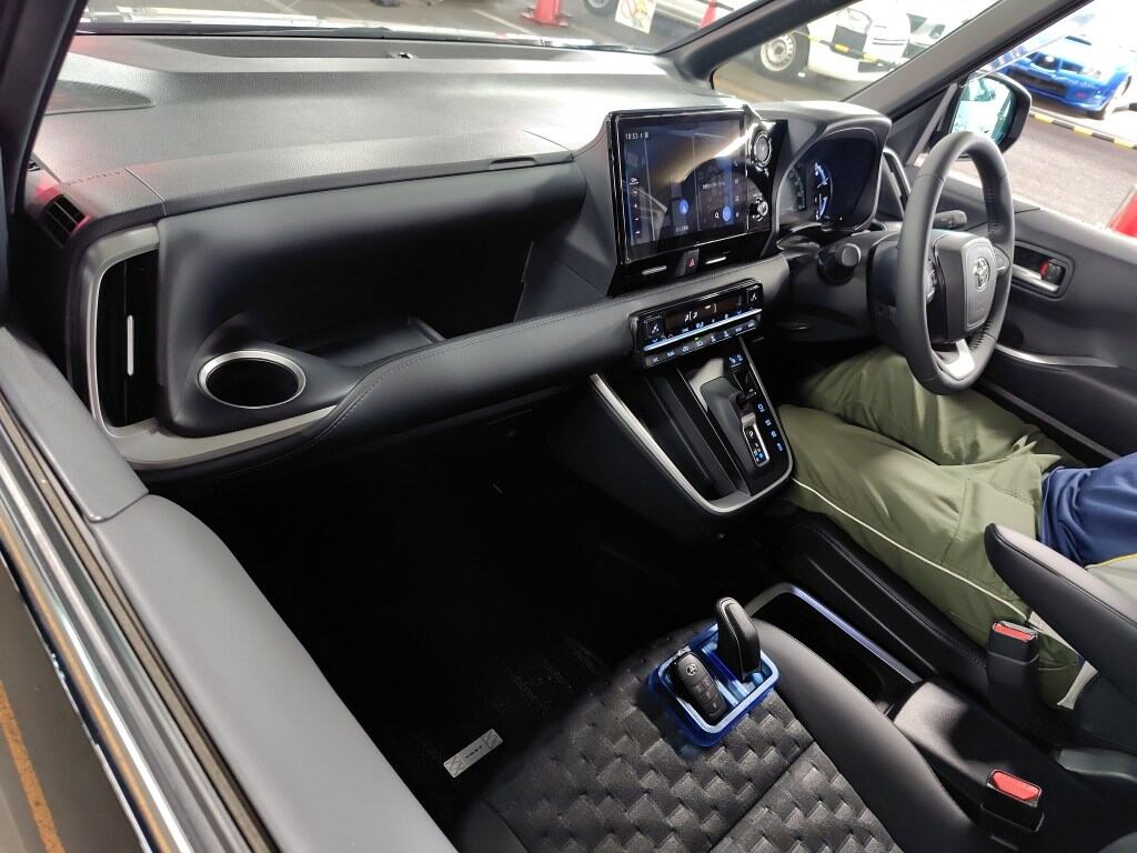 2024 TOYOTA VOXY HYBRID S-Z photo 3
